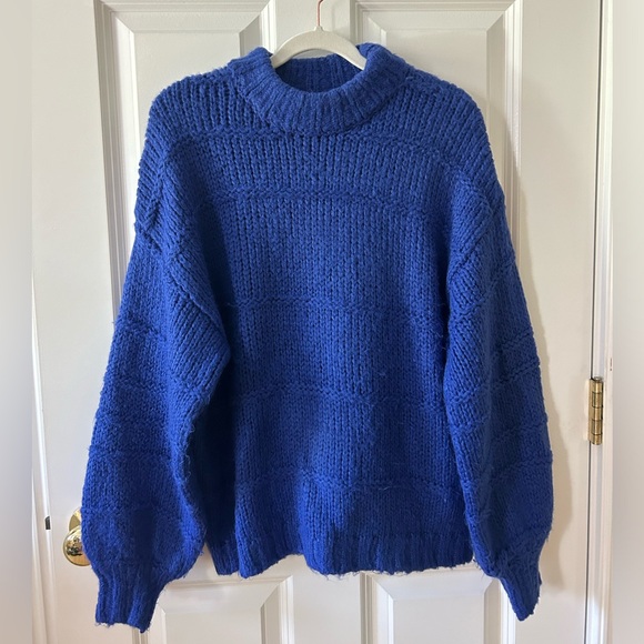 Small Urban Outfitters blue sweater - Picture 1 of 3